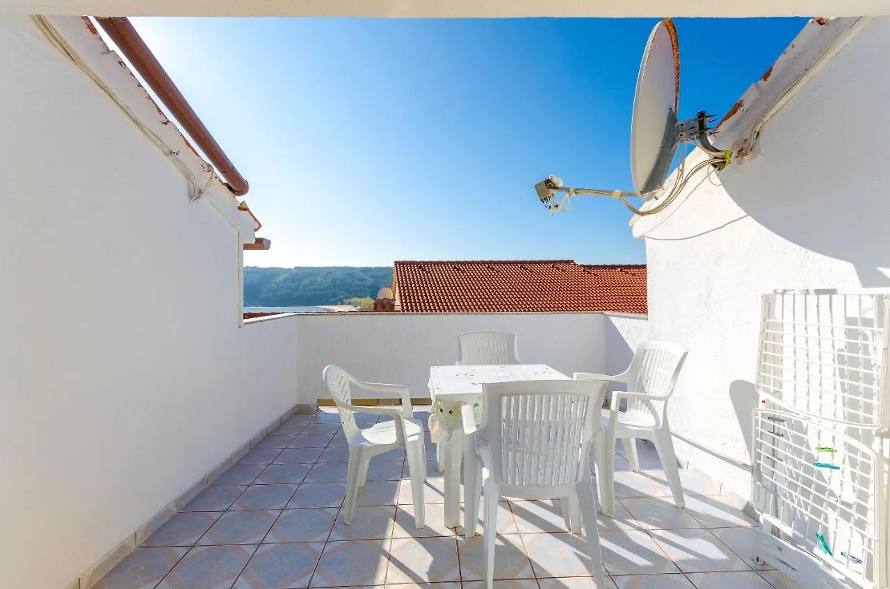 Apartments Anica J Lopar 0*,