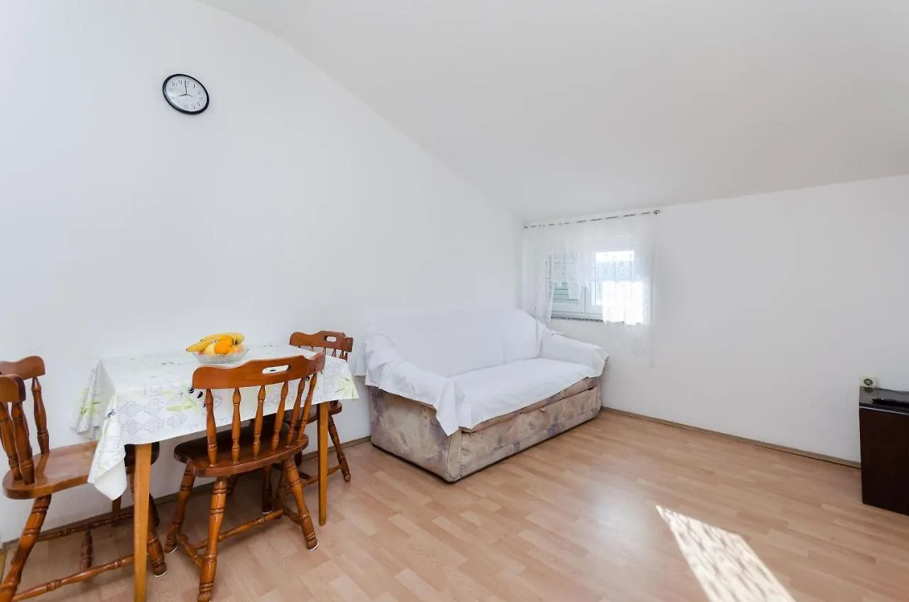 Apartments Anica J Lopar